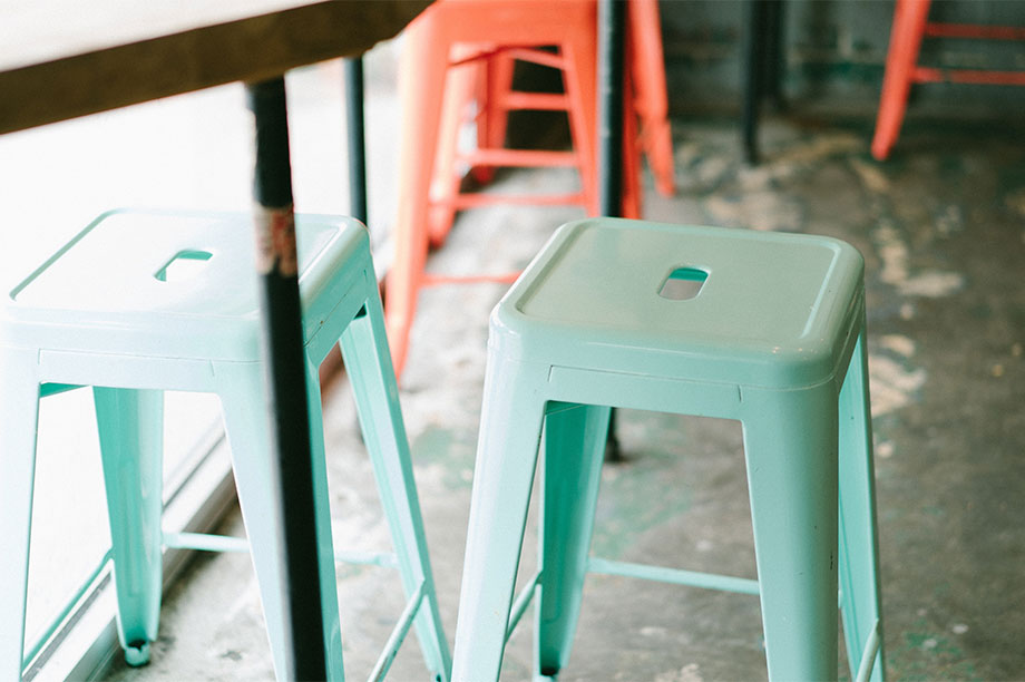 Cinco mesas de escritorio que invitan a trabajar e inspirarse