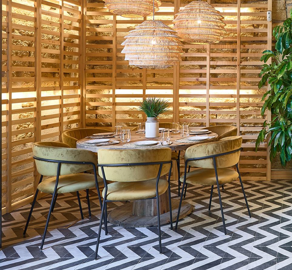 misterwils-seleccion-sillas-tapizadas-2021-2 La combinación entre la madera y las lámparas de rattan-3