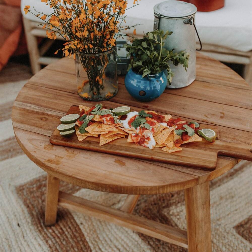 INGO Mesa auxiliar estilo rustico fabricada en madera maciza de teka. Tapa circular. Encuéntrala en MisterWils. Más de 4000m² de exposición y almacén.INGO Mesa auxiliar estilo rustico fabricada en madera maciza de teka. Tapa circular. Encuéntrala en MisterWils. Más de 4000m² de exposición y almacén.