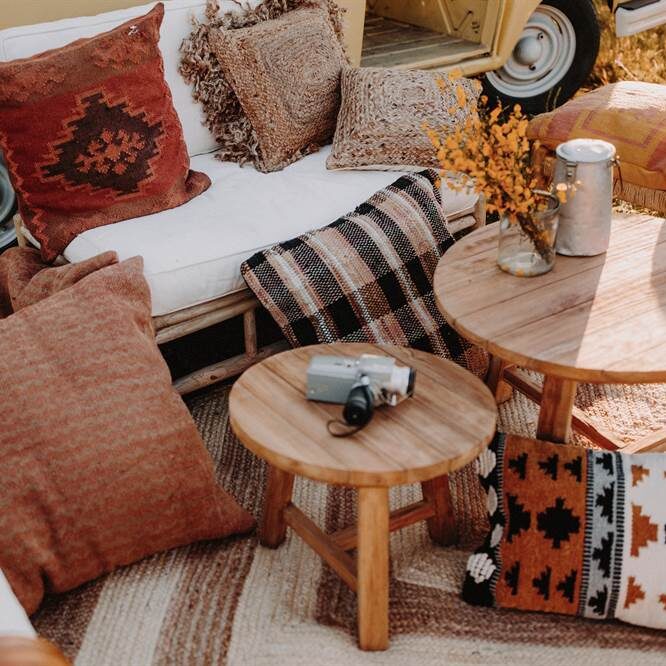 INGO Mesa auxiliar estilo rustico fabricada en madera maciza de teka. Tapa circular. Encuéntrala en MisterWils. Más de 4000m² de exposición y almacén.INGO Mesa auxiliar estilo rustico fabricada en madera maciza de teka. Tapa circular. Encuéntrala en MisterWils. Más de 4000m² de exposición y almacén.