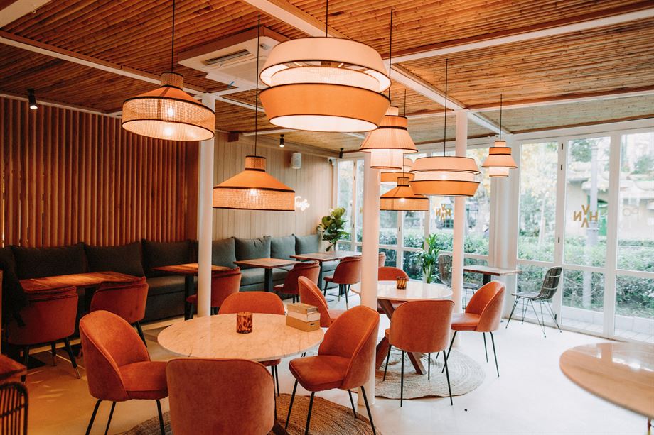The latest trends in upholstered chairs for restaurant decorating