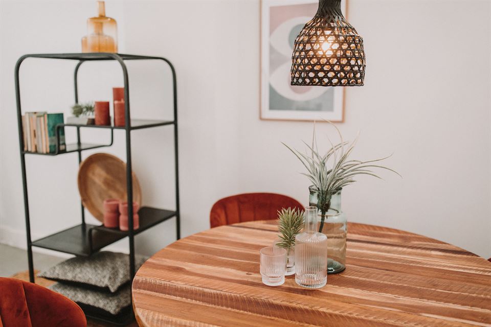 Renovate your living room and incorporate a round table