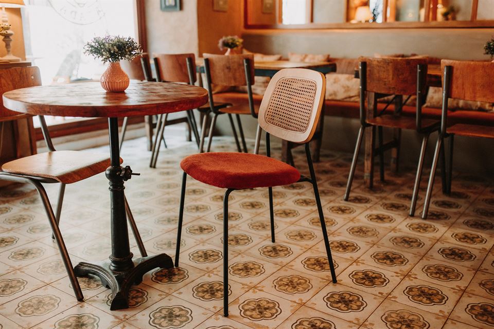 misterwils-blog-trendy-in-modern-dining-chairs-5 MUEBLES Y MESAS RÚSTICAS DE MADERA