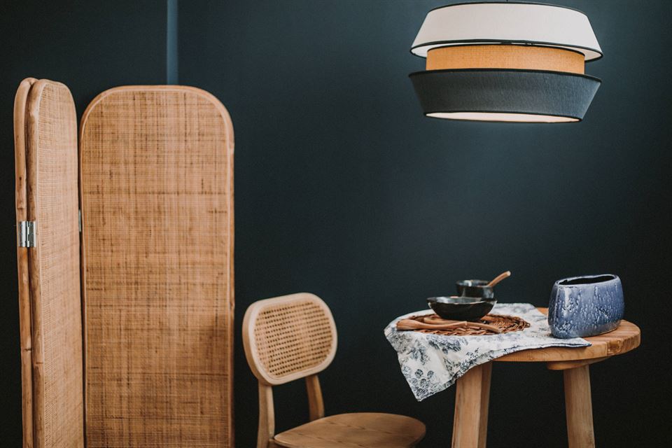 misterwils-blog-ideas-for-colourful-living-rooms-8 MUEBLES Y MESAS RÚSTICAS DE MADERA