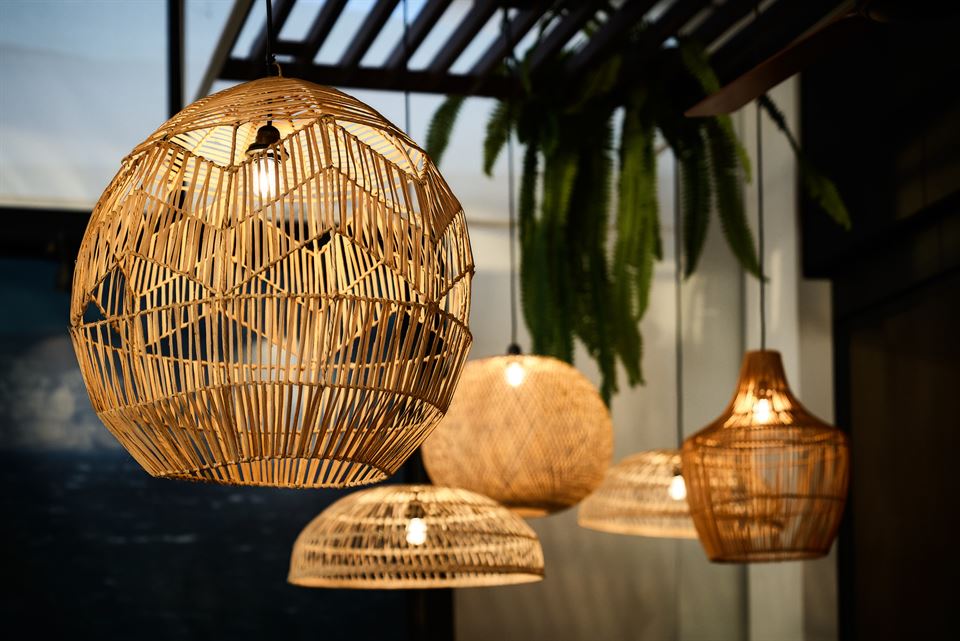 Tips and novelties for renovating ceiling lights