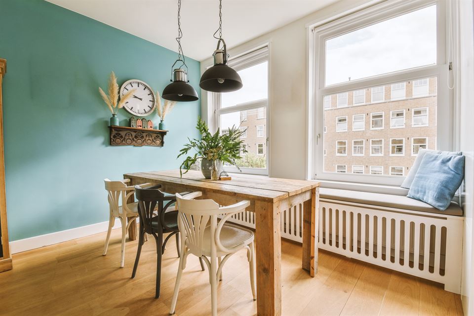 misterwils-blog-the-importance-of-lighting-in-the-living-room-8 detalle de lámpara con forma geométrica