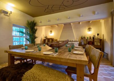 lounge with table restaurant Hermanos Guadalupe